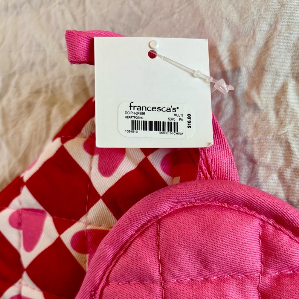 Francesca's Collections Red and Pink Heart Oven Mitt Set - Picture 3 of 3